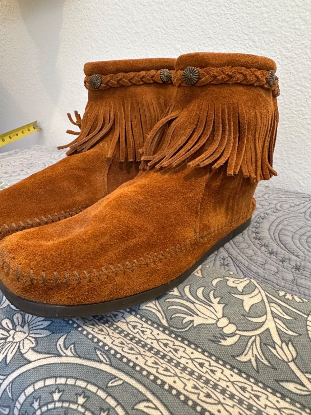 Minnetonka Fringe Bootie NWOT - Picture 5 of 11